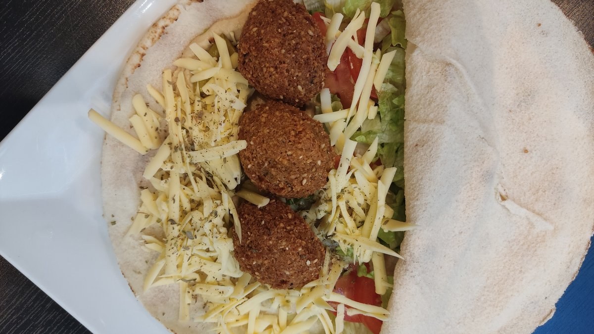 Kanapka falafel z serem wegańskim