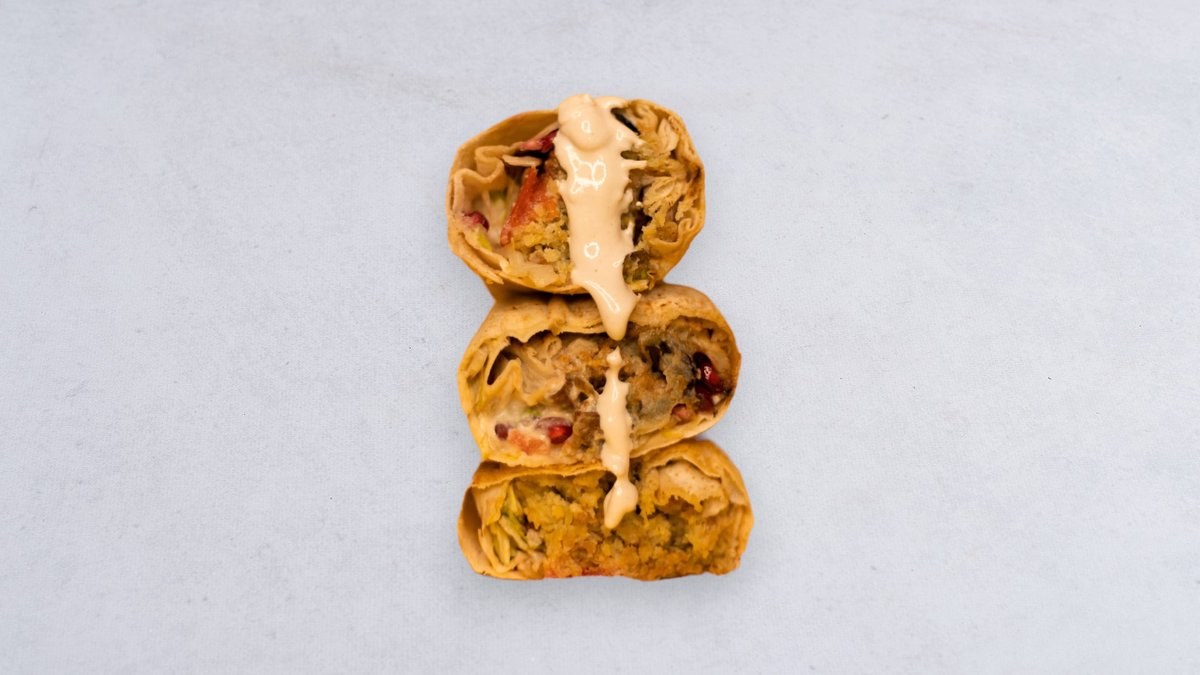 Kanapka z ziemniakami, bakłażanem i kalafiorem