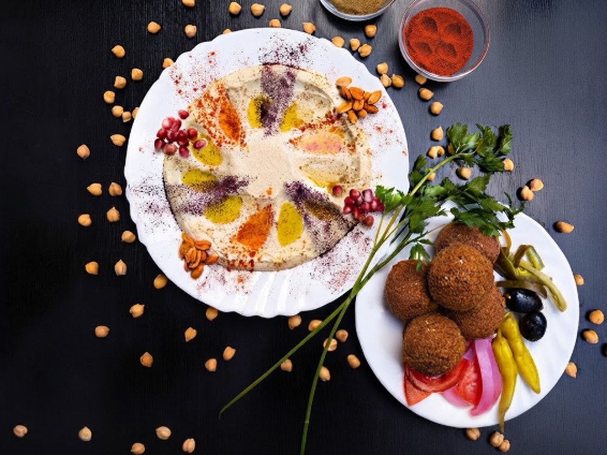 Zestaw hummus i falafel